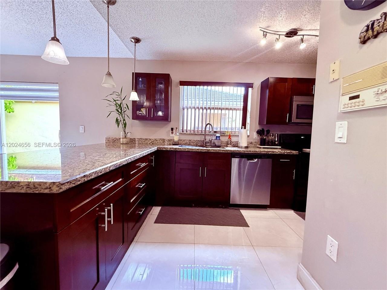 14530 Sw 156th Ave - Photo 5 of 8