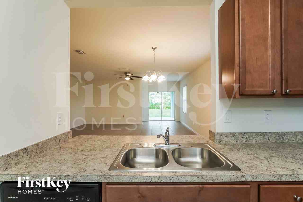 604 Sw 6th Ave - Photo 7 of 15