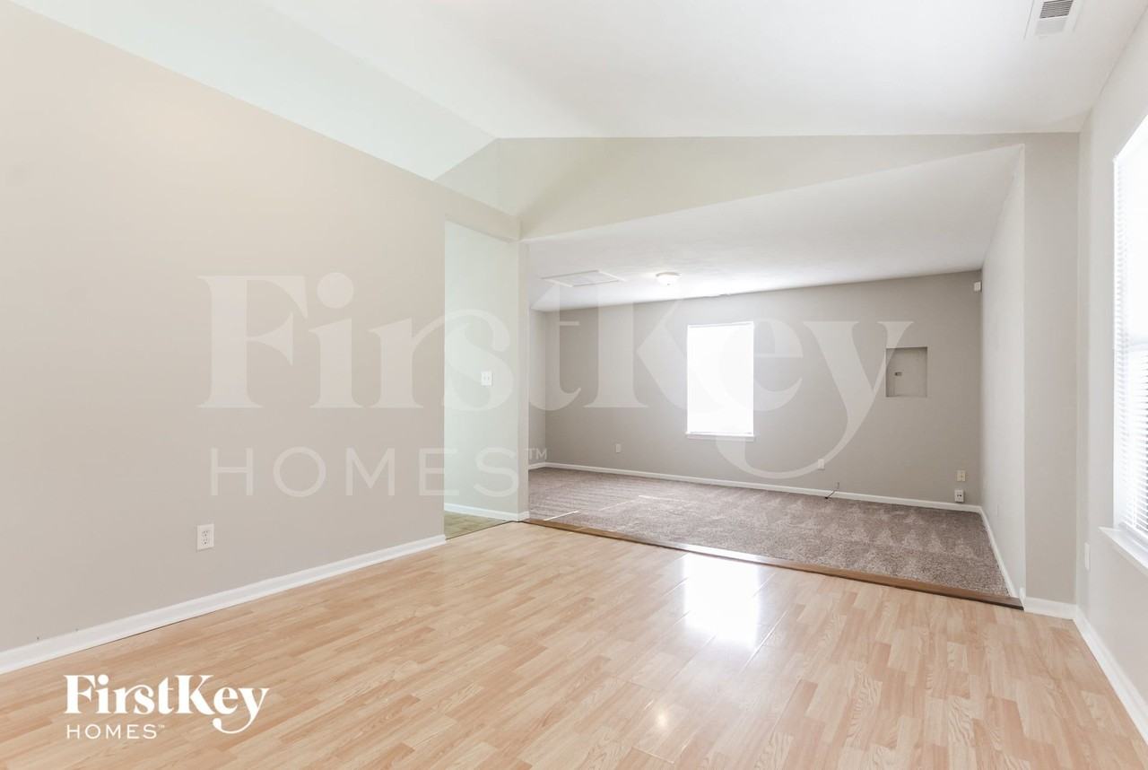 5613 Simmul Ln - Photo 2 of 15
