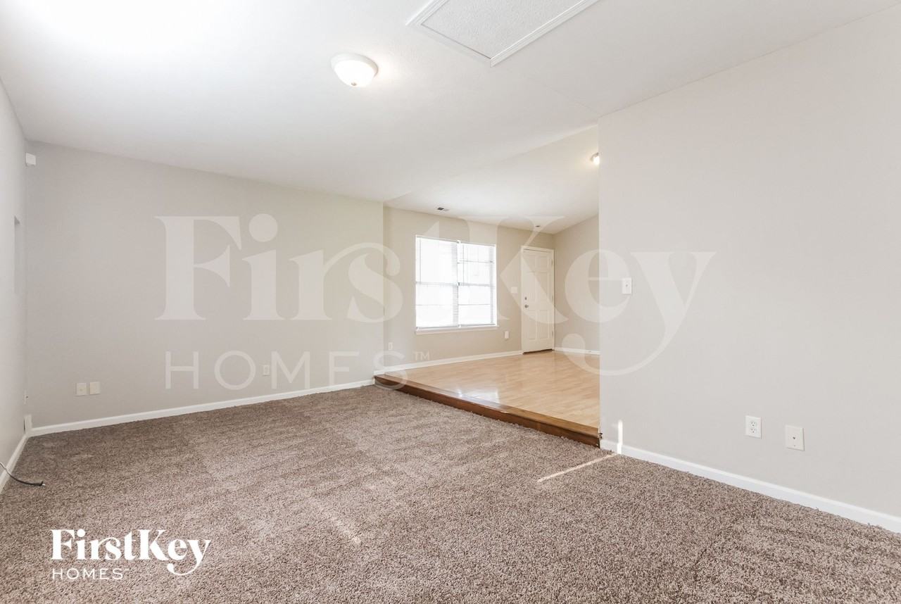 5613 Simmul Ln - Photo 3 of 15