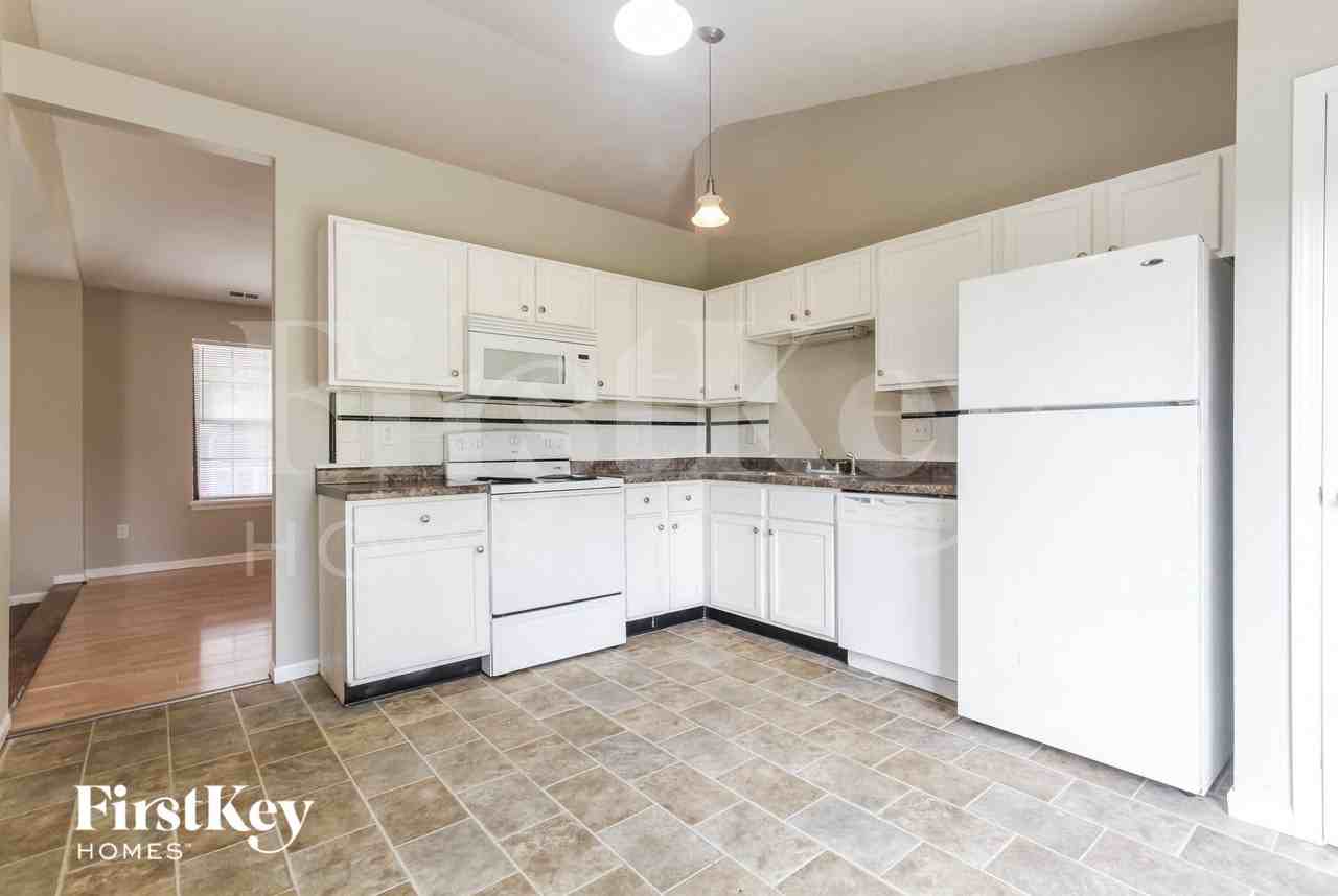 5613 Simmul Ln - Photo 5 of 15