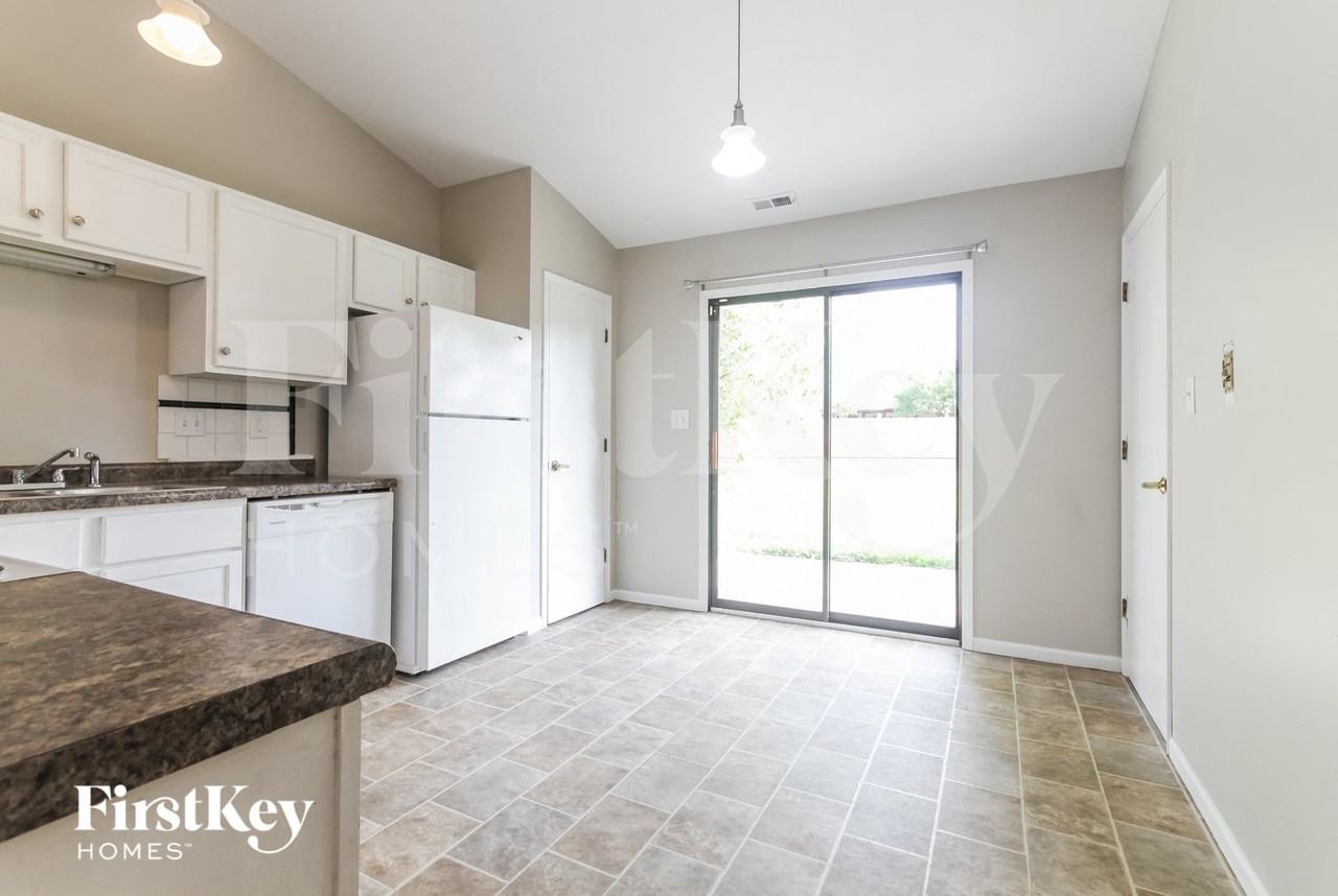 5613 Simmul Ln - Photo 6 of 15