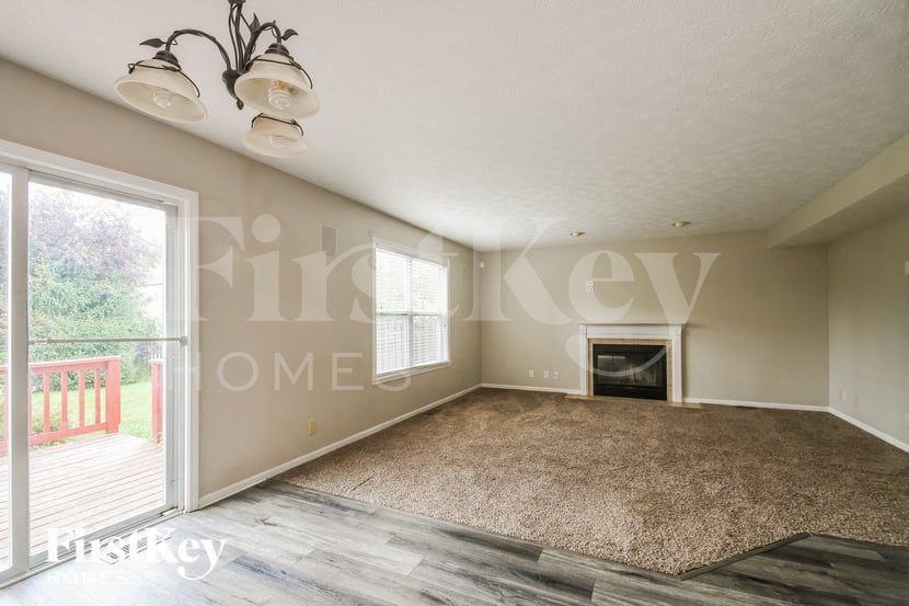 13065 Sweet Briar Pkwy - Photo 2 of 15
