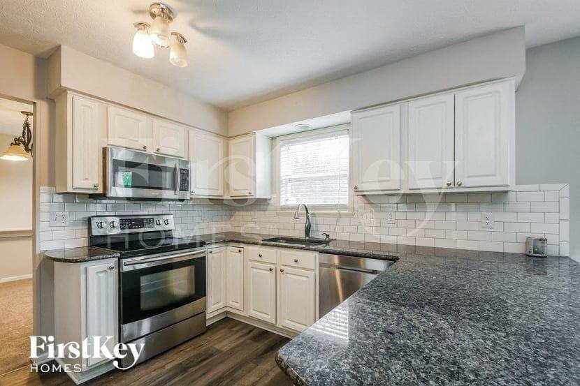 13065 Sweet Briar Pkwy - Photo 5 of 15