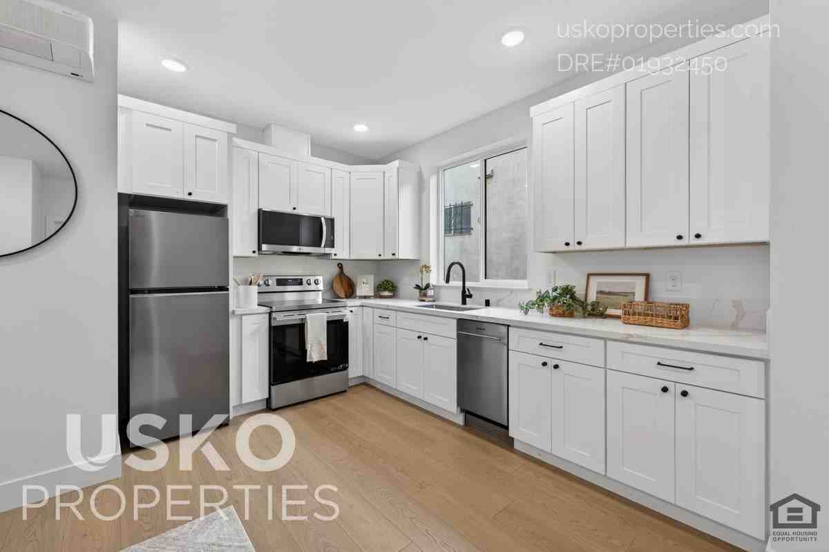 3240 X St - Photo 5 of 18