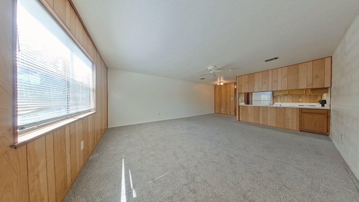 211 Tooke St Apt E - Photo 2 of 11