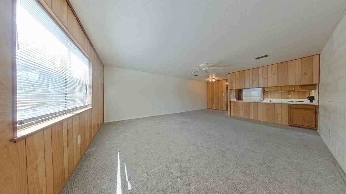 211 Tooke St Apt G - Photo 2 of 11