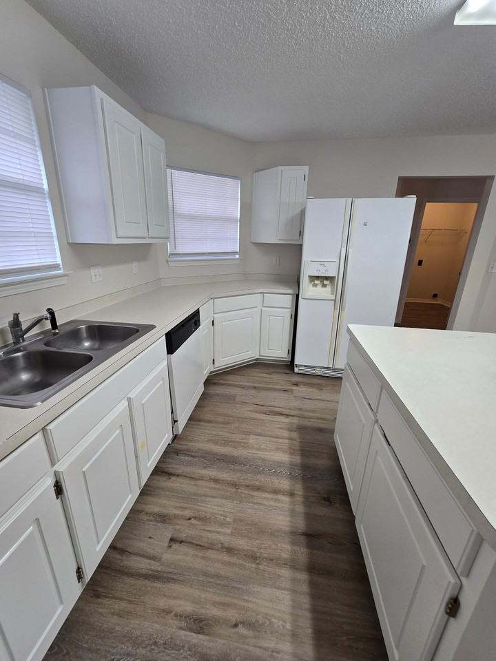 396 Brown Pl - Photo 4 of 24