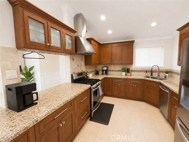 19751 Kittridge St - Photo 3 of 8