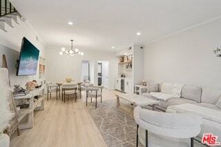 5139 Balboa Blvd #2