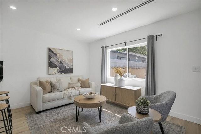 2117 W Clark Ave - Photo 3 of 8