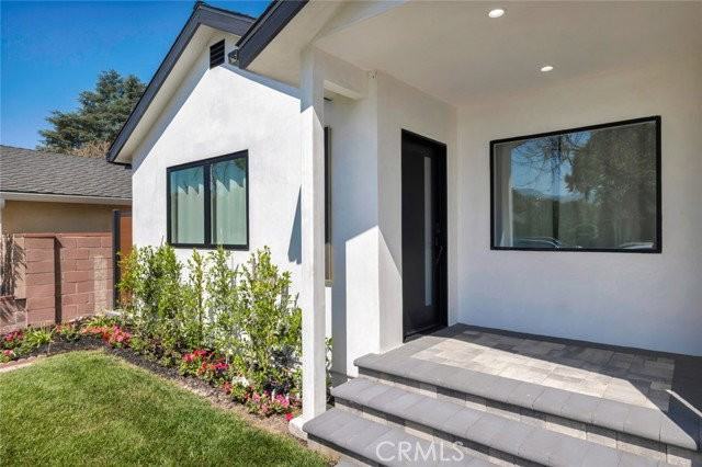 2115 W Clark Ave - Photo 2 of 8