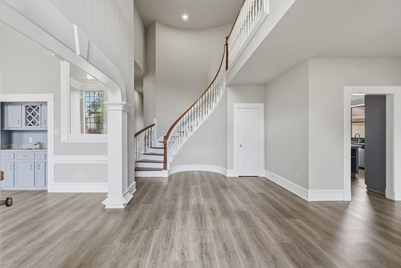 7611 Naremore Dr - Photo 4 of 48