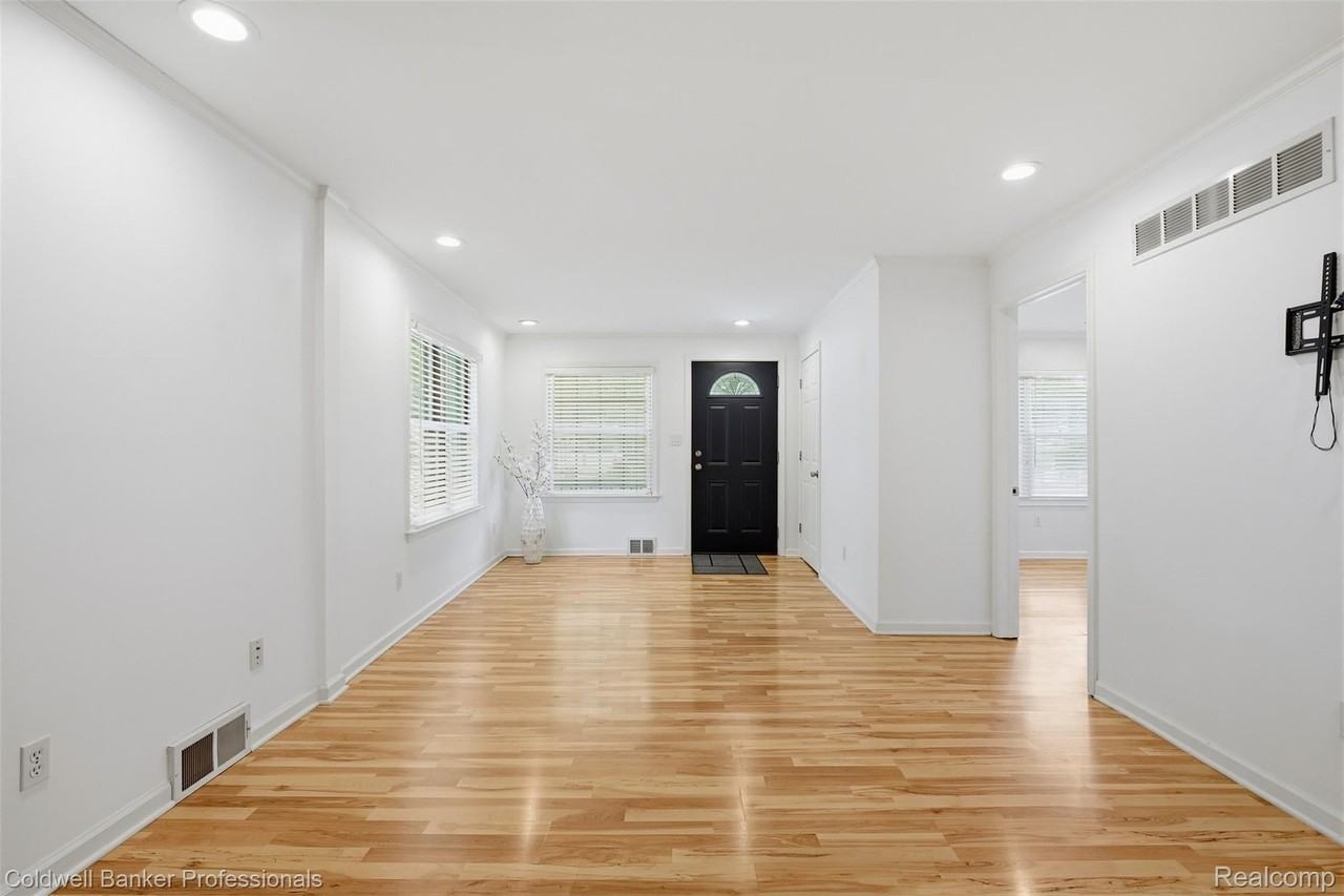 302 Yerkes St - Photo 4 of 36
