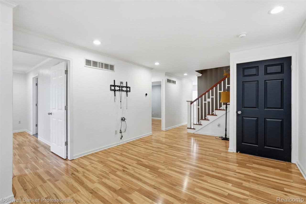 302 Yerkes St - Photo 7 of 36