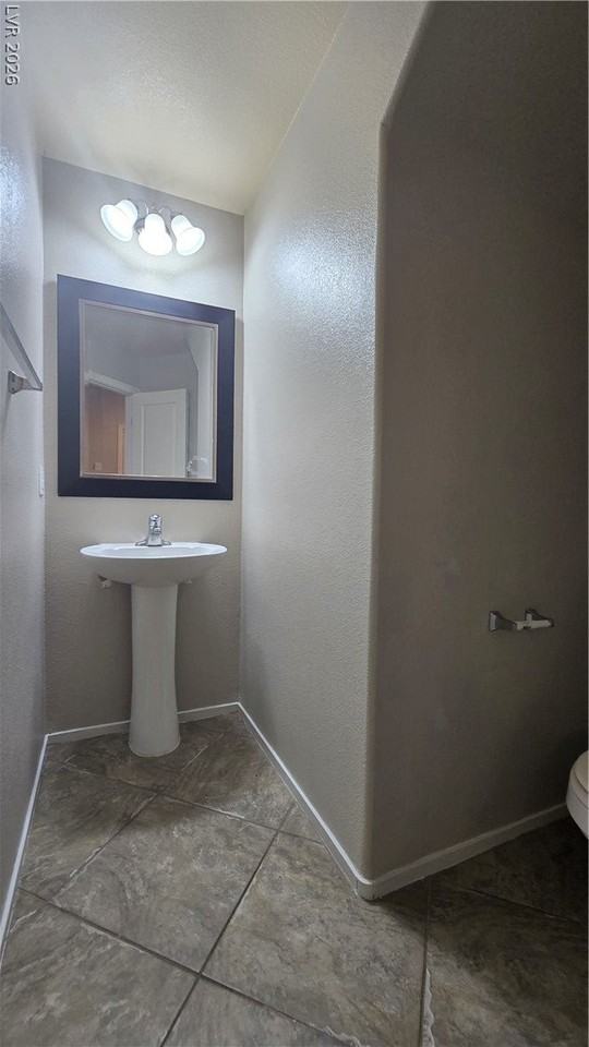 7227 Burnett Ave - Photo 6 of 29