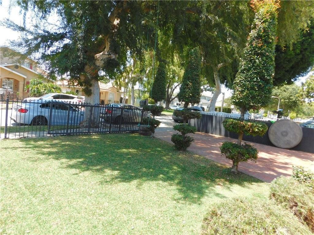10414 Dorothy Ave - Photo 2 of 12
