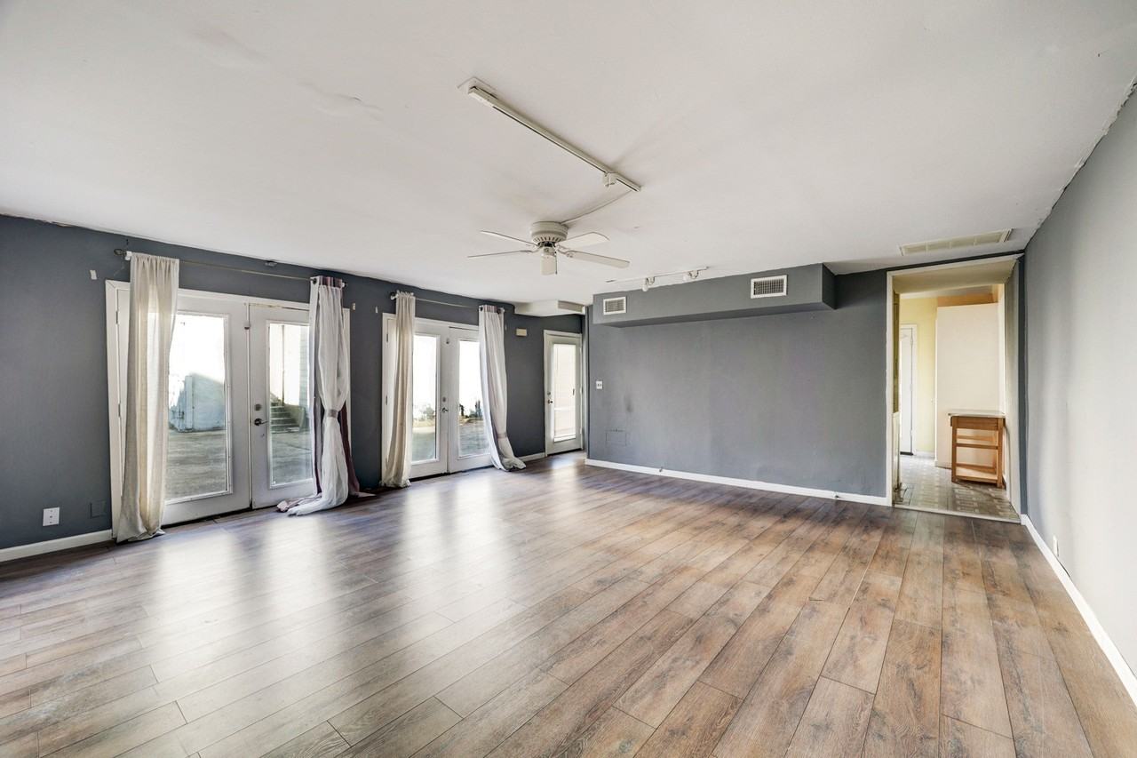 222 1/2 Marshall St - Photo 2 of 10