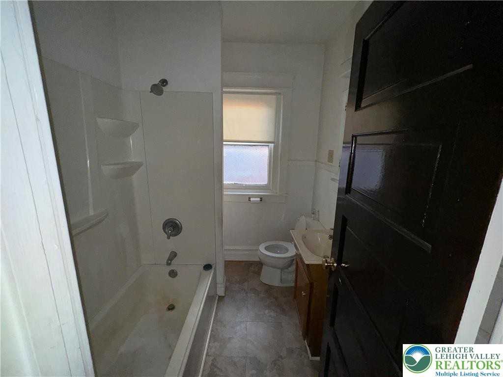 733 N 11th St ##2 - Photo 5 of 8