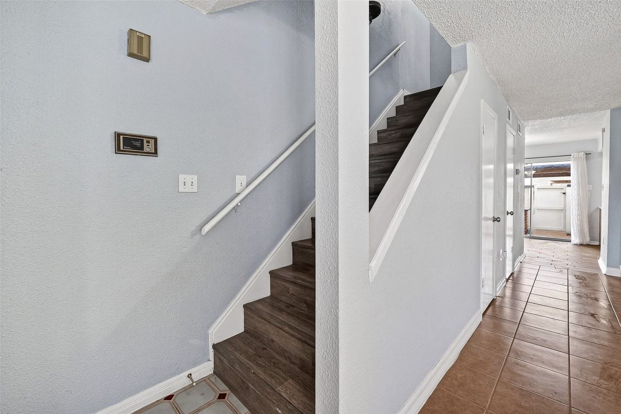 250 El Dorado Blvd - Photo 5 of 32