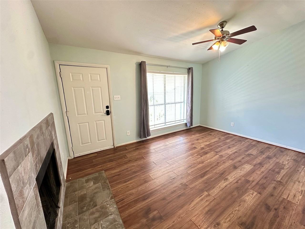 3506 Cove View Blvd - Photo 2 of 10