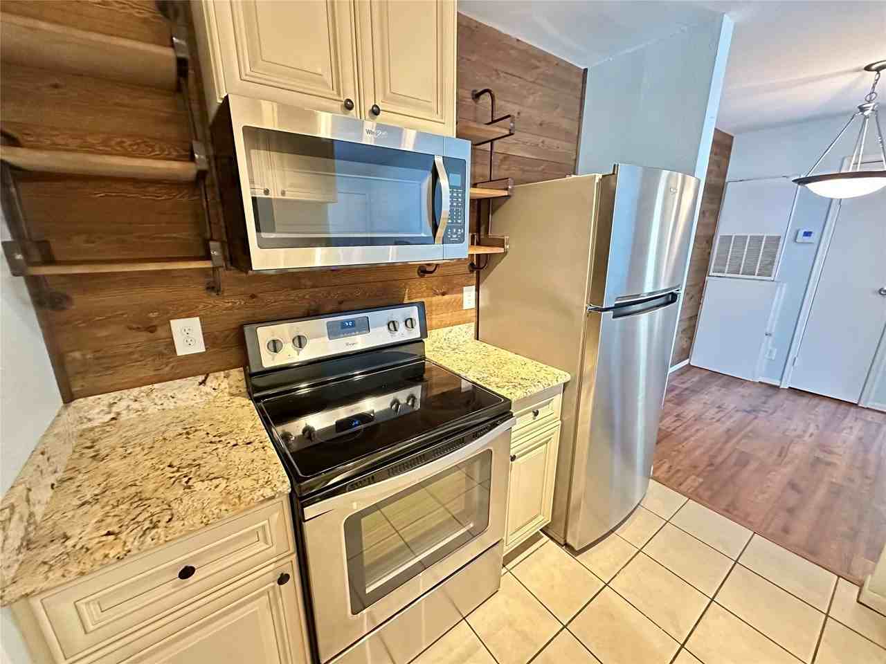 3506 Cove View Blvd - Photo 3 of 10