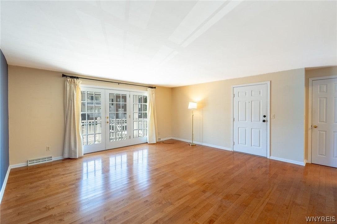 990 Hopkins Rd - Photo 4 of 24