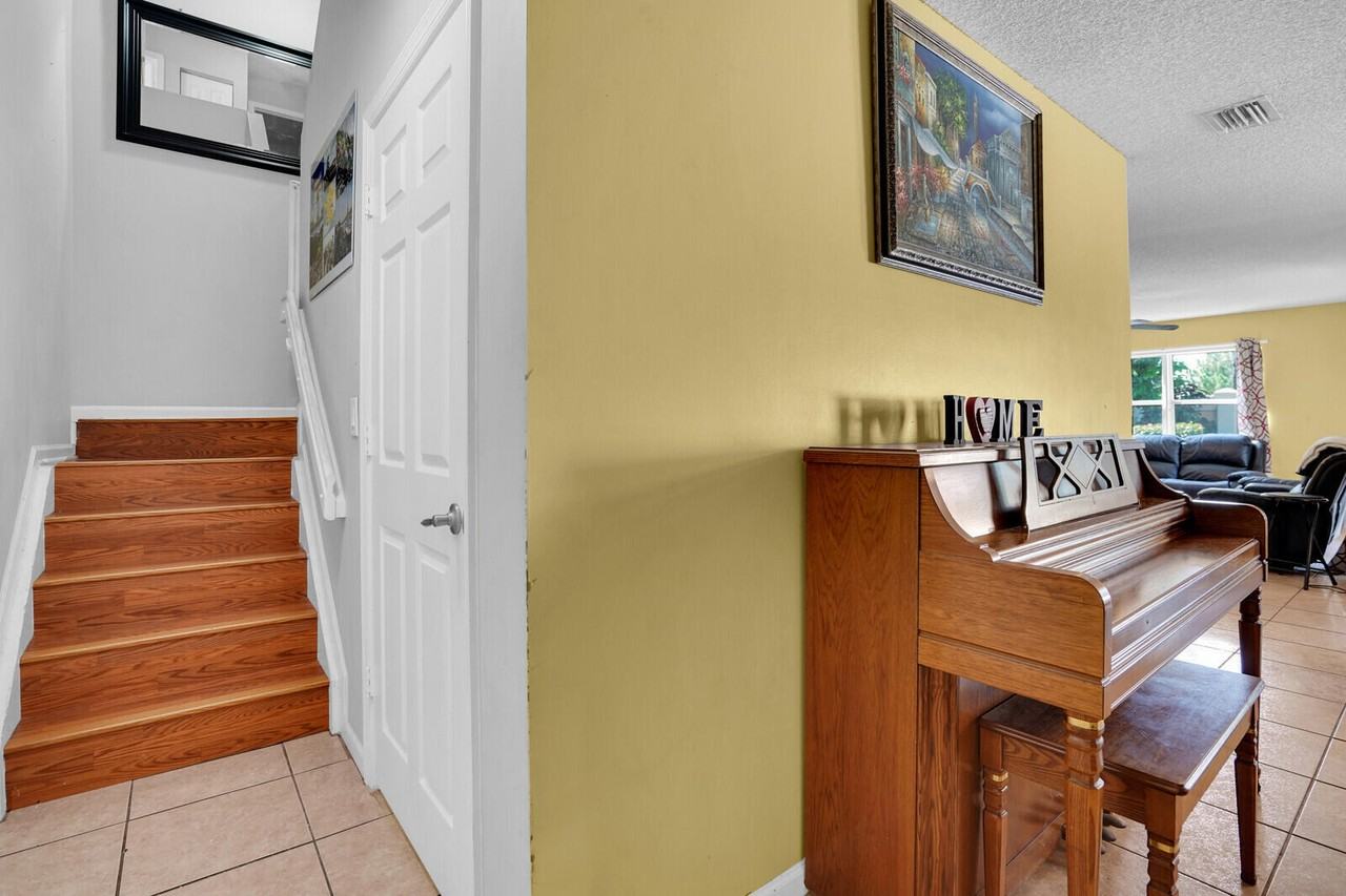 3331 Commodore Ct - Photo 7 of 21