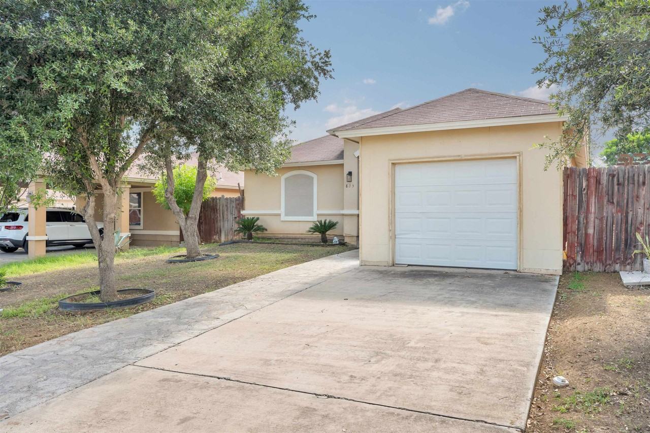823 Witherspoon Loop - Photo 3 of 27