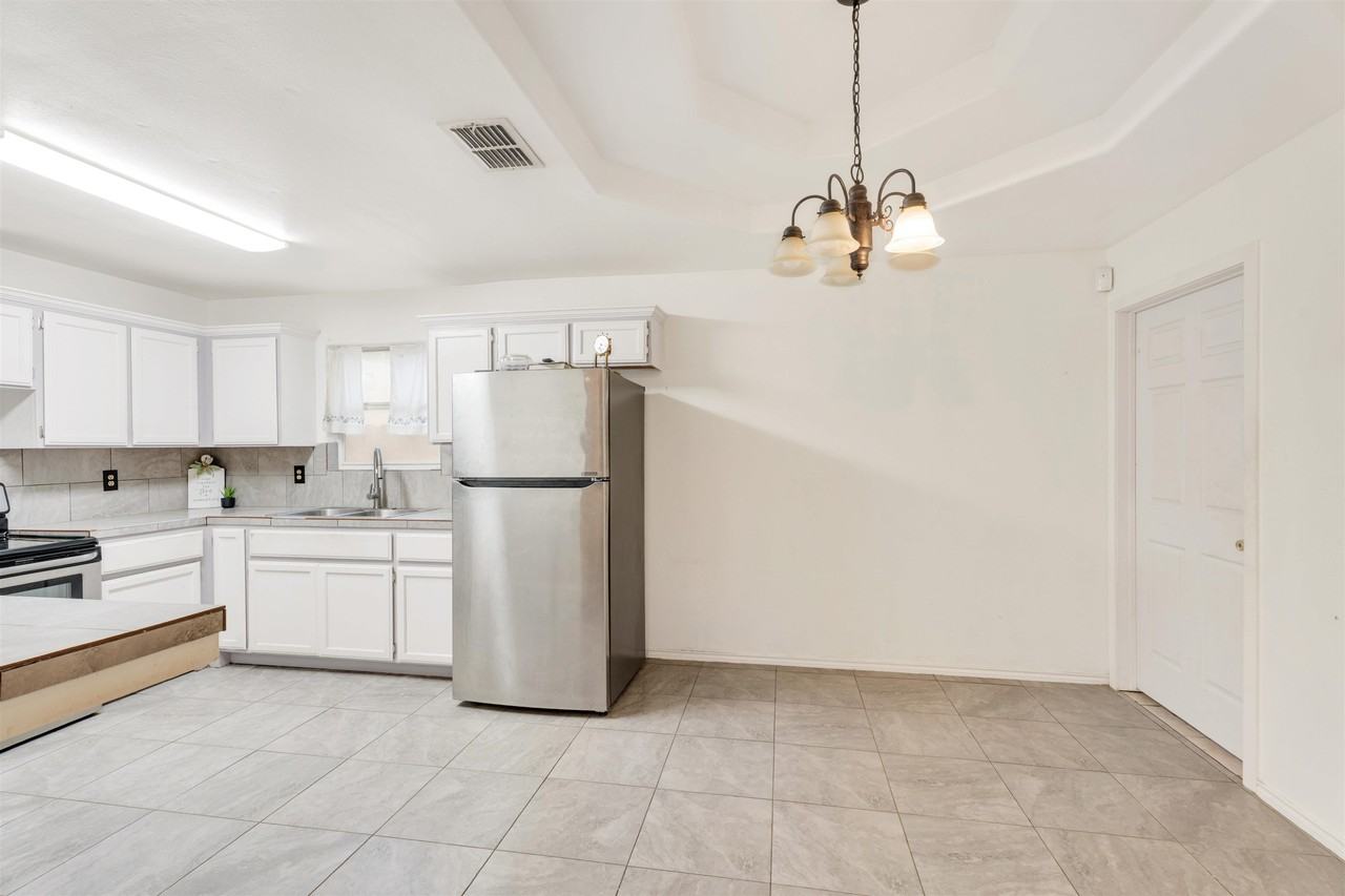 823 Witherspoon Loop - Photo 6 of 27