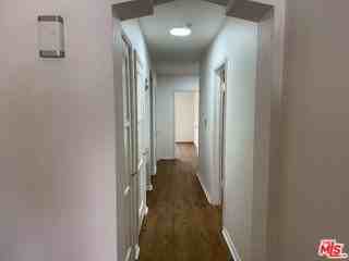 211 S Arnaz Dr - Photo 2 of 7