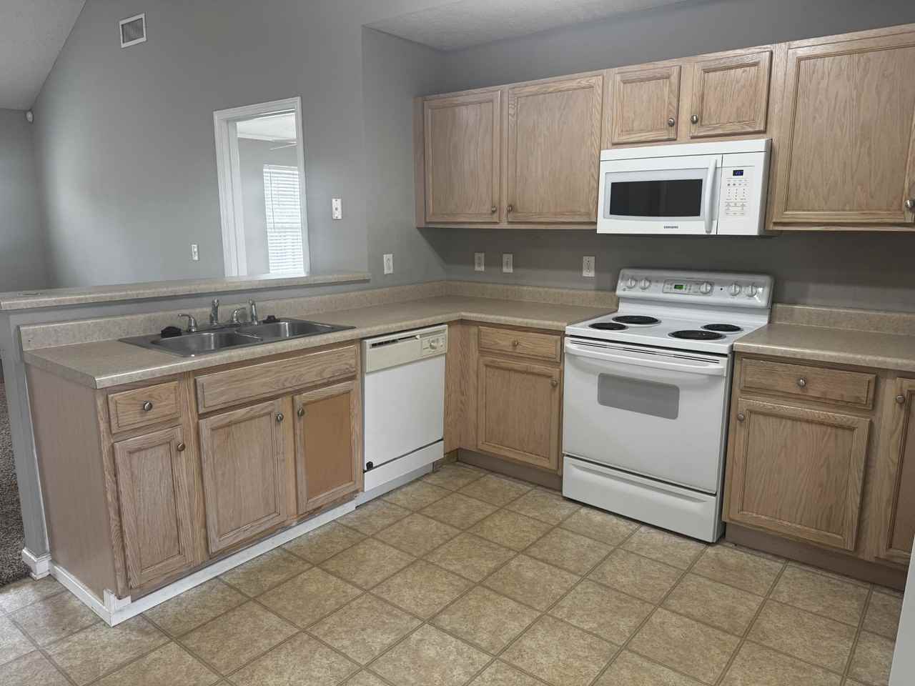3044 Wellington Pl - Photo 4 of 12