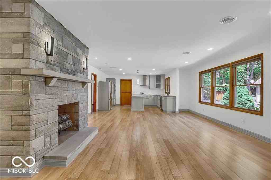 760 W Pine St - Photo 2 of 49