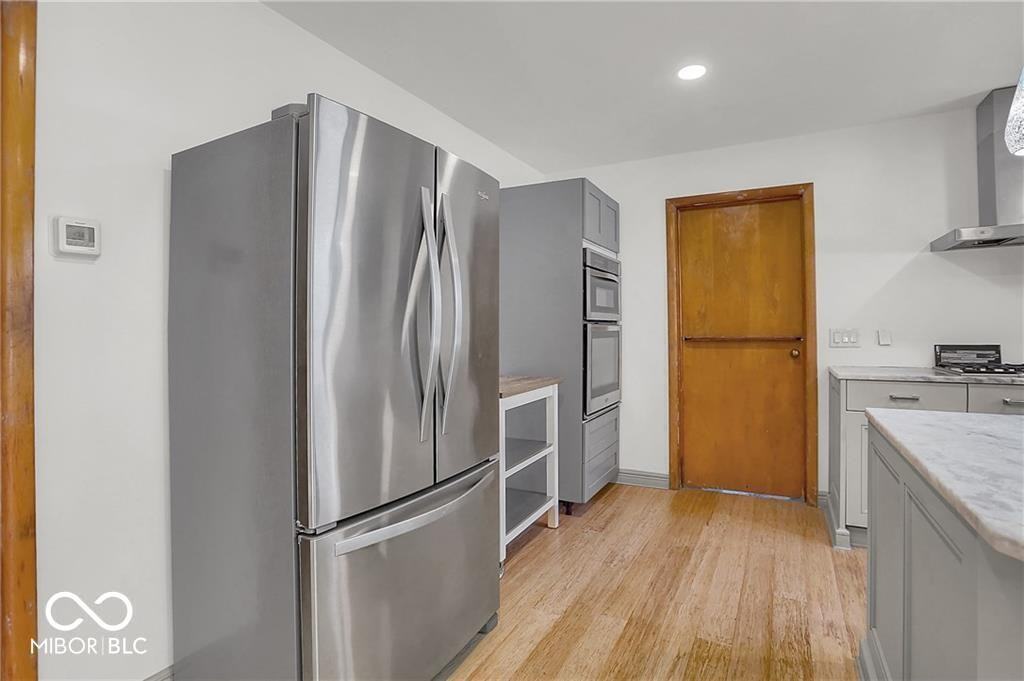 760 W Pine St - Photo 3 of 49