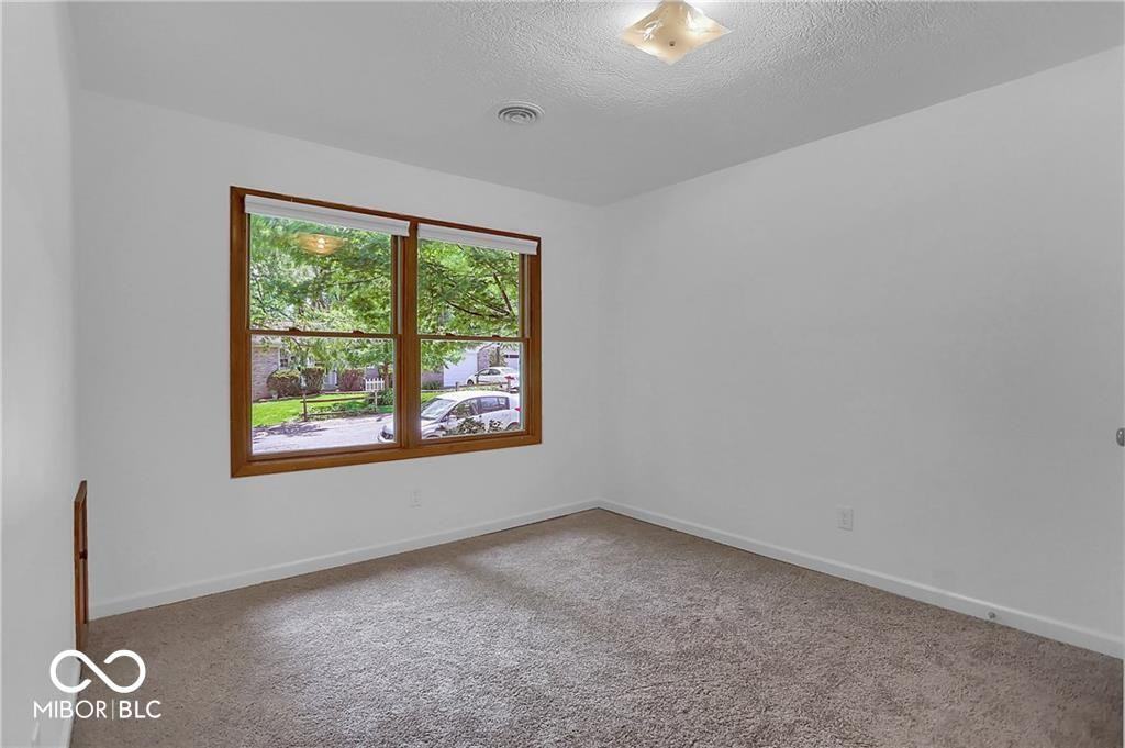 760 W Pine St - Photo 5 of 49