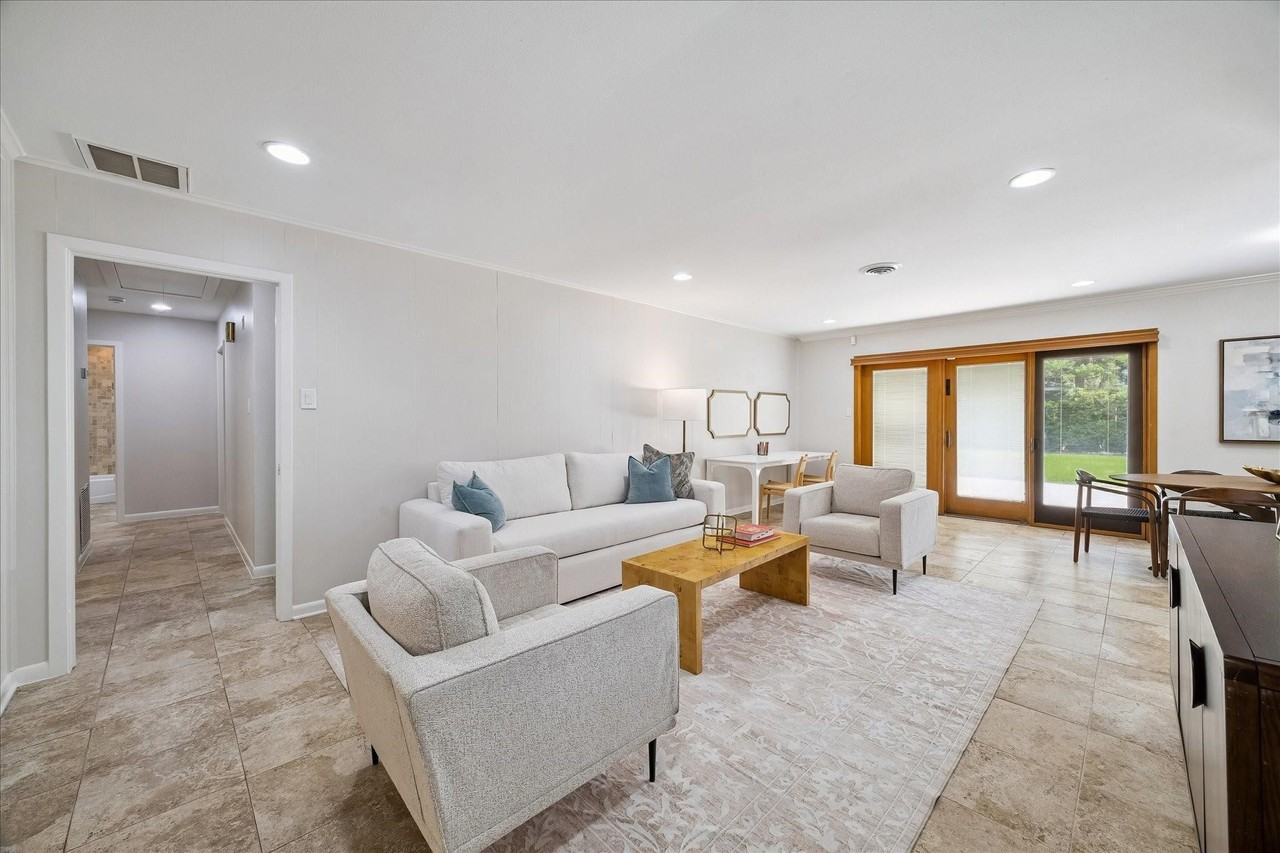 9777 Larston St - Photo 2 of 27