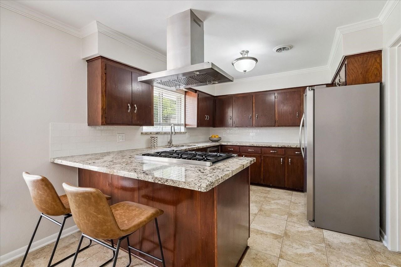 9777 Larston St - Photo 4 of 27