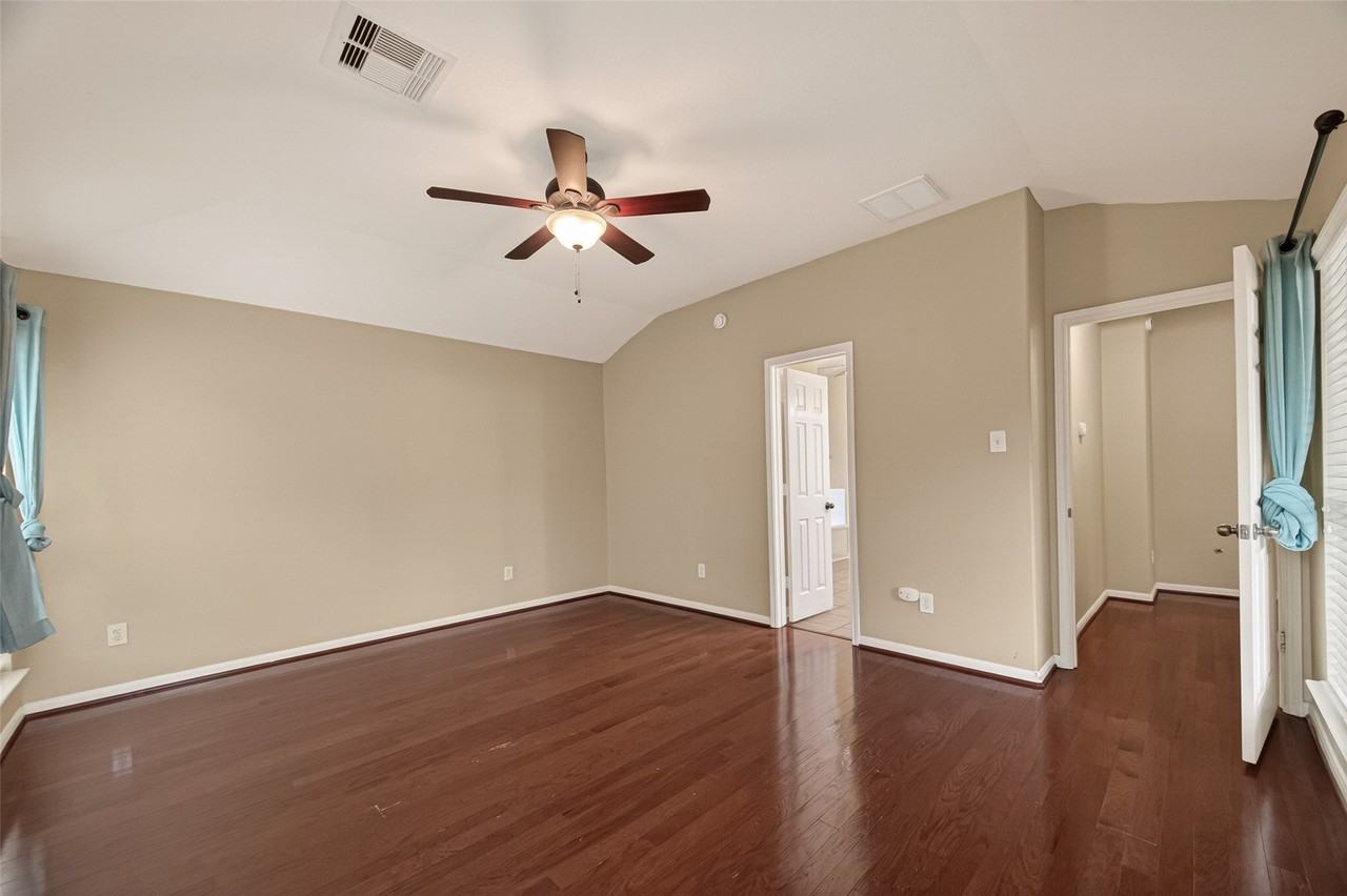 6922 Summer Bridge Ln - Photo 4 of 41