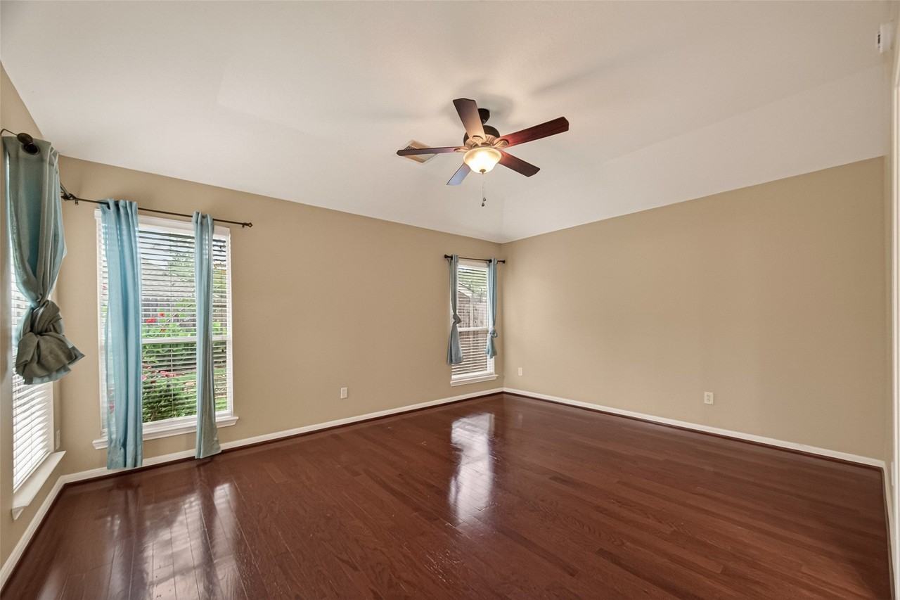 6922 Summer Bridge Ln - Photo 5 of 41