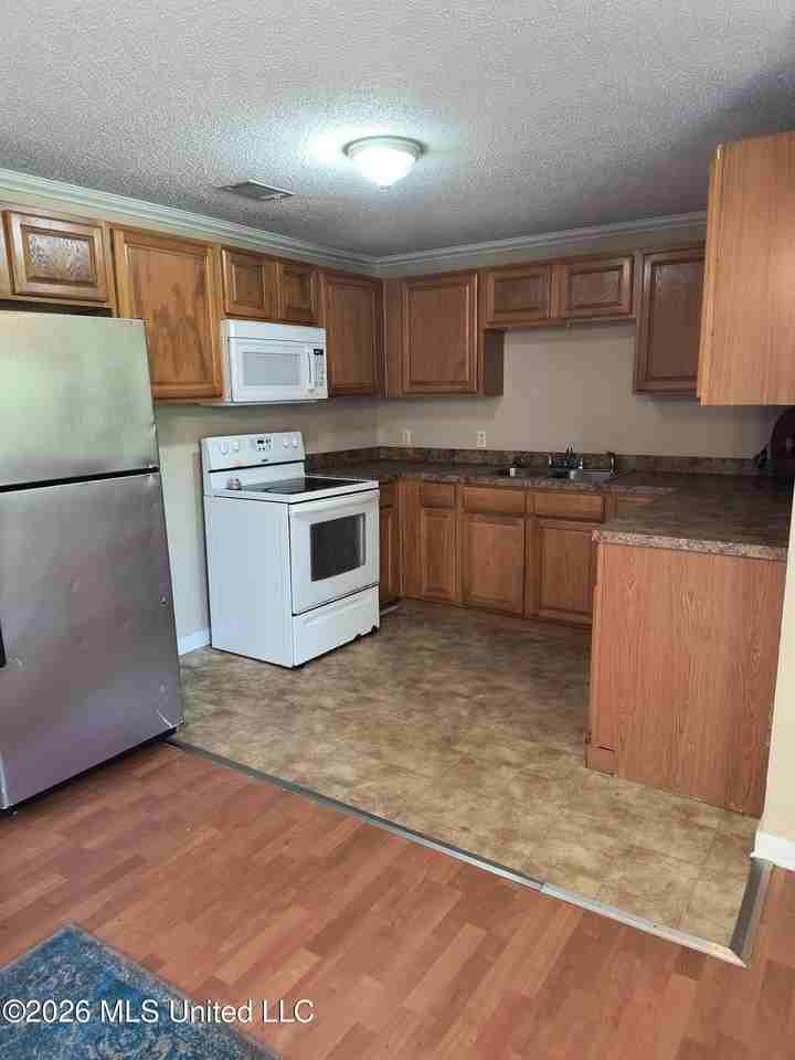 1956 E Pass Rd - Photo 6 of 12