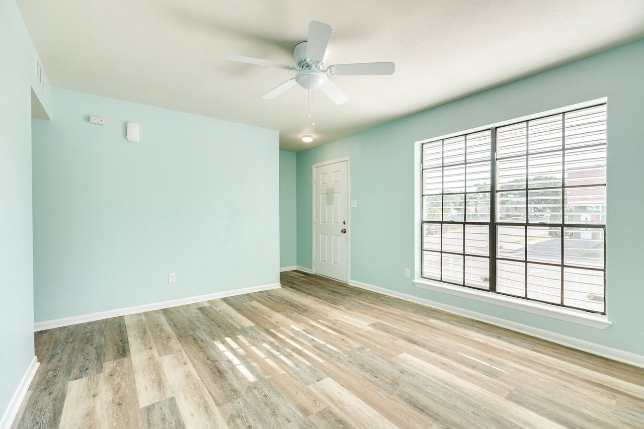 711 7th St - Photo 3 of 19