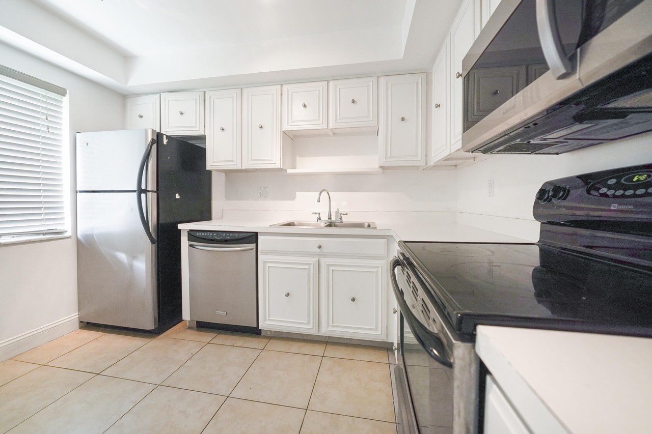 3050 Presidential Way - Photo 6 of 21