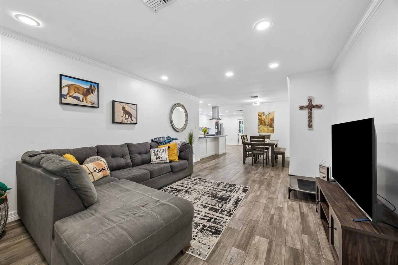 5526 Grape St - Photo 2 of 10