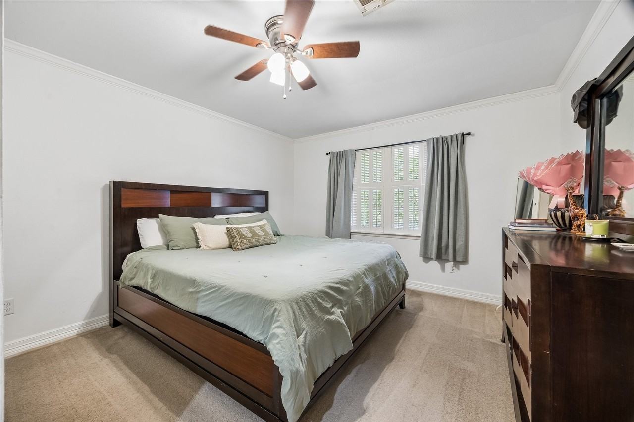 5526 Grape St - Photo 4 of 10