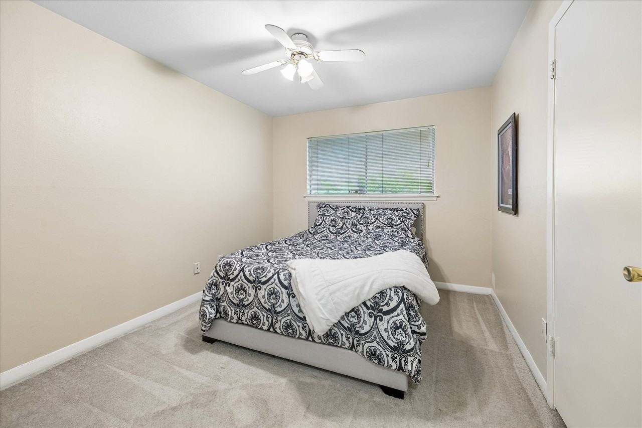 5526 Grape St - Photo 7 of 10