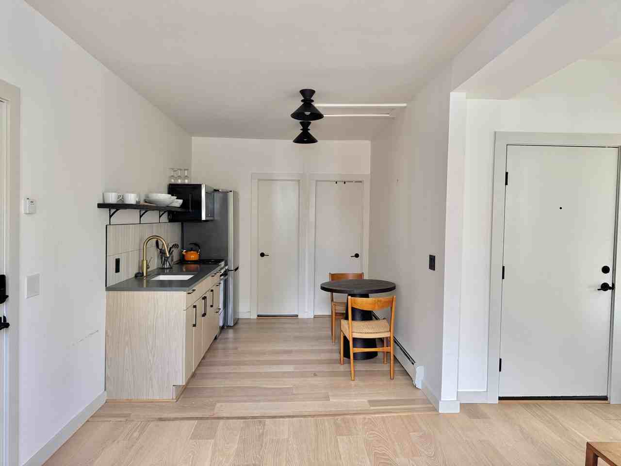 261 Main St - Photo 5 of 11