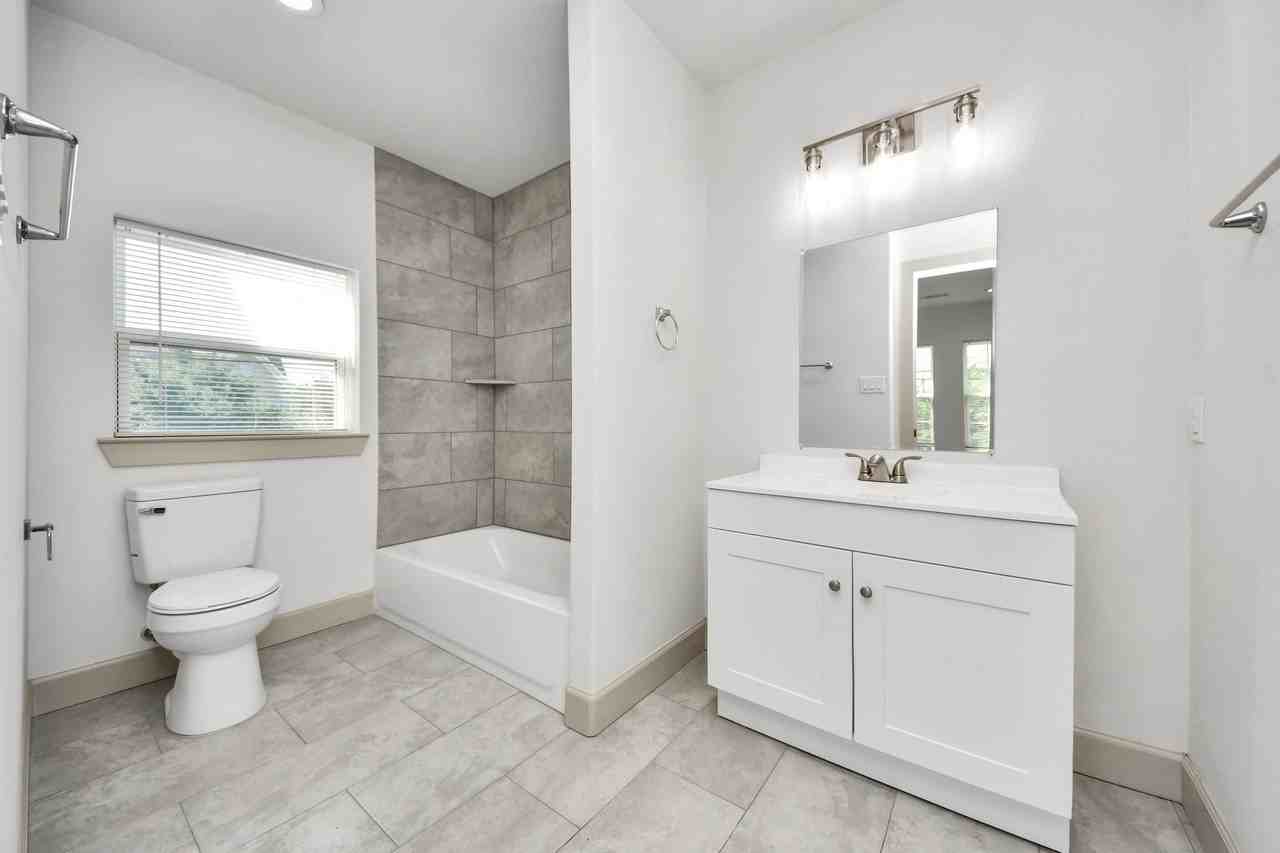 2919 Rosedale St - Photo 3 of 35