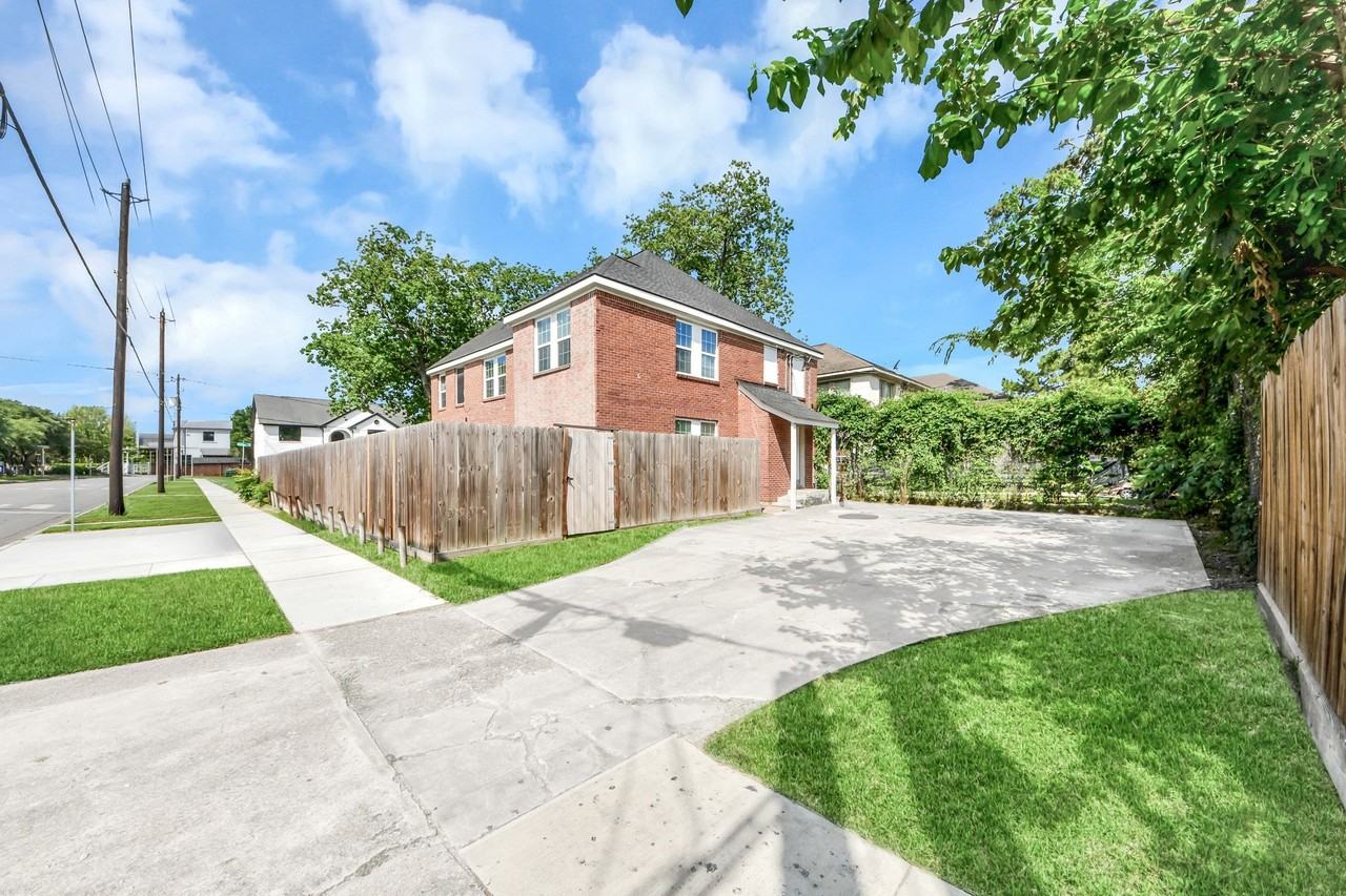2919 Rosedale St - Photo 4 of 35