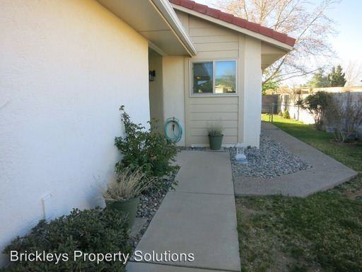 10200 Casador Del Oso NE - Photo 2 of 16