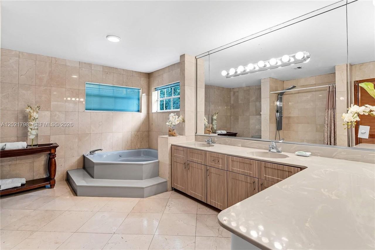 8909 Sw 108th Pl - Photo 5 of 8
